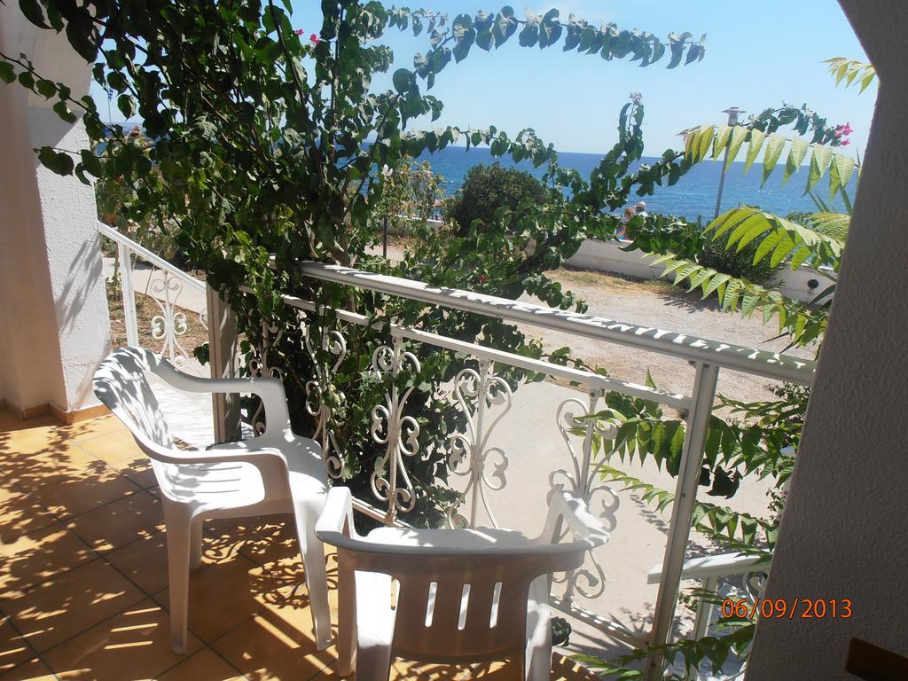 Paralia Agias Foteinis Iro Apartments المظهر الخارجي الصورة