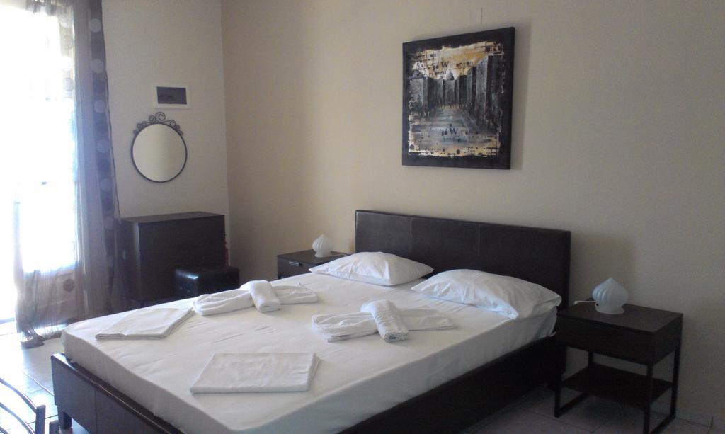 Paralia Agias Foteinis Iro Apartments الغرفة الصورة