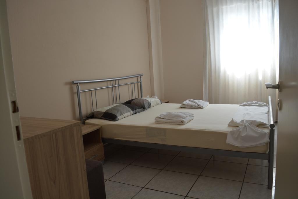 Paralia Agias Foteinis Iro Apartments المظهر الخارجي الصورة